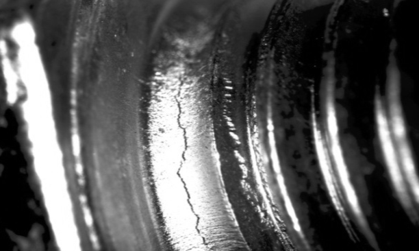 A kioltó repedések jellemzői